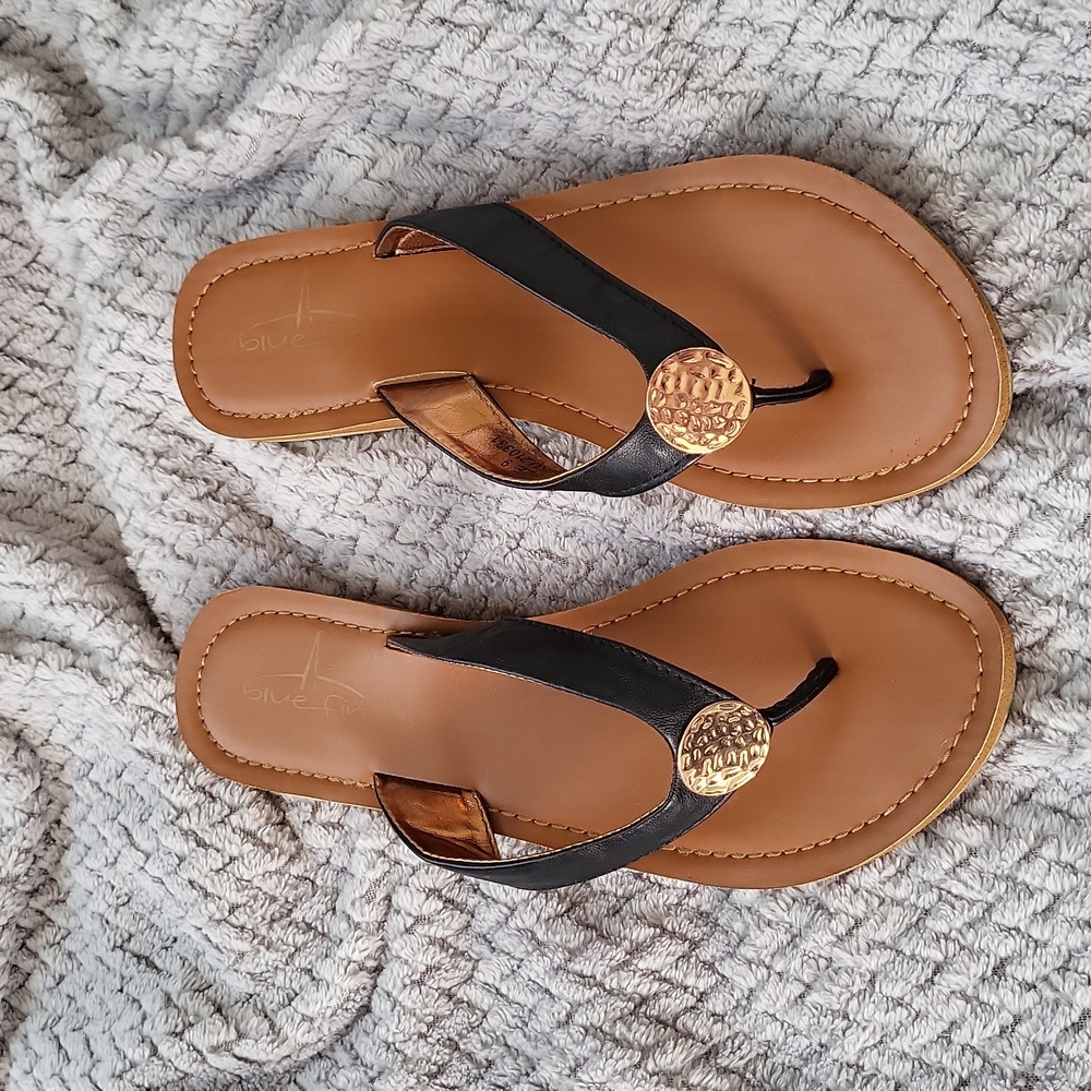 Women's black flip flop